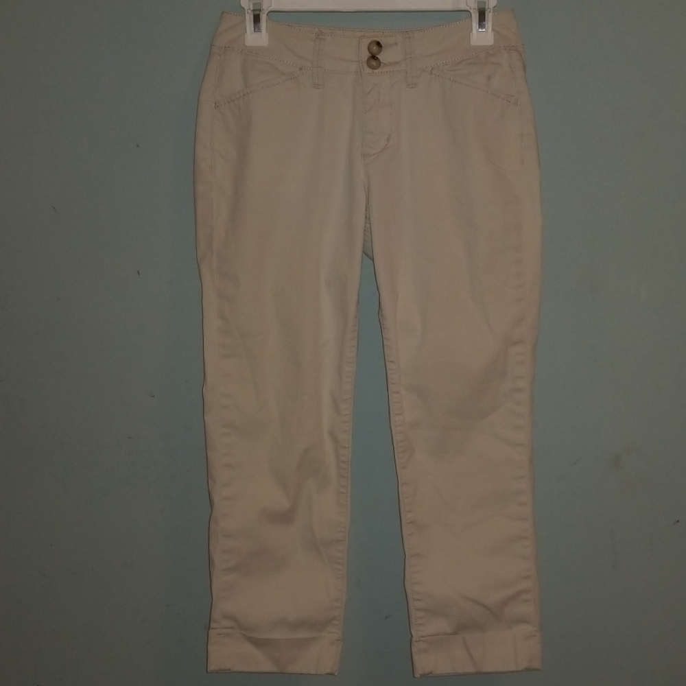 Light weight slightly cropped slacks